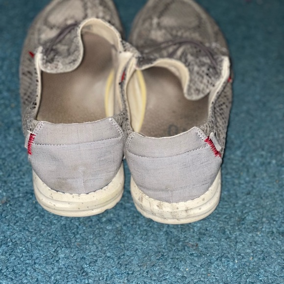 Snakeskin Hey Dudes Size 9 - Picture 3 of 3